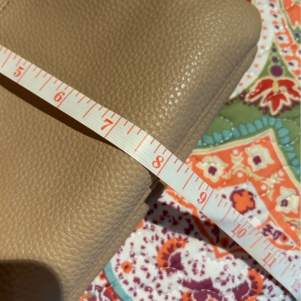 Moda Luxe Women's Elegant Tan Crossbody Bag - Picture 8 of 8